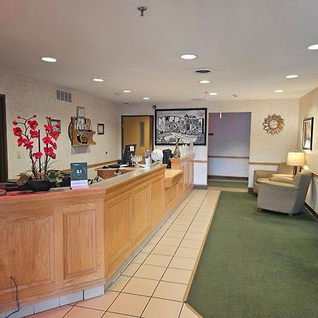 Super 8 By Wyndham Ava Motel Exterior foto