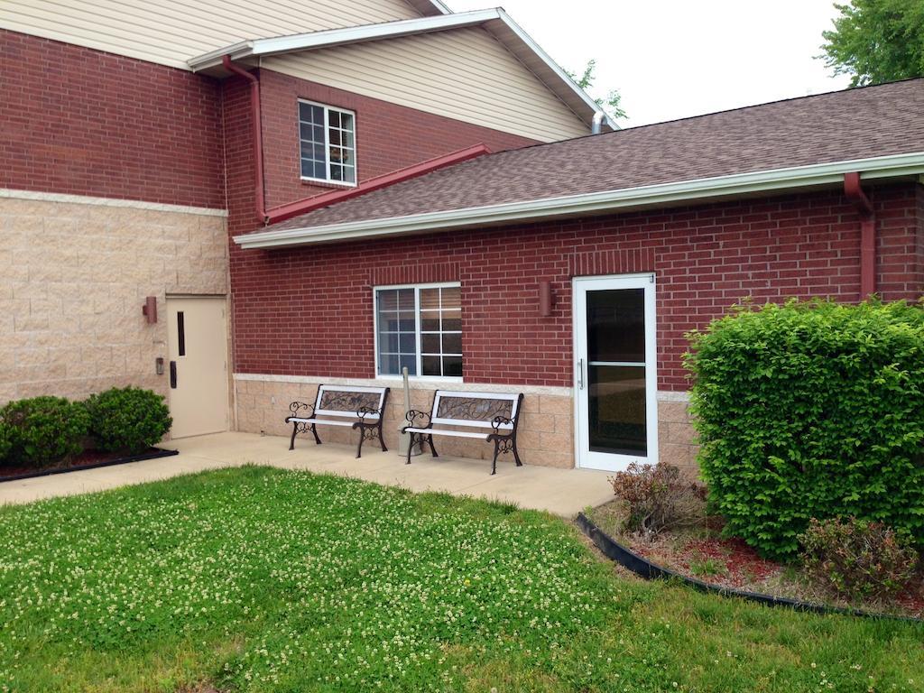 Super 8 By Wyndham Ava Motel Exterior foto